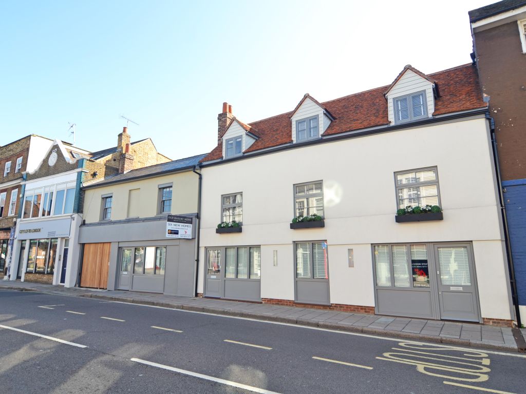 5 bed terraced house to rent in High Street, Hampton Wick, Kingston