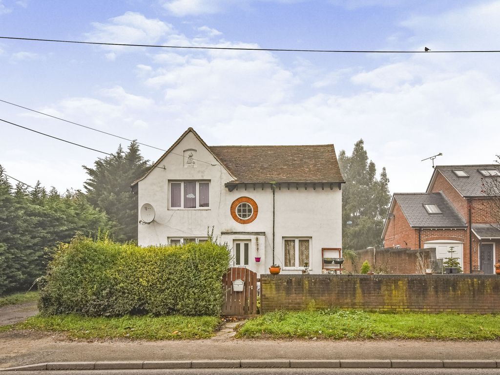 3 bed detached house for sale in London Road, Devizes SN10, £295,000 Zoopla