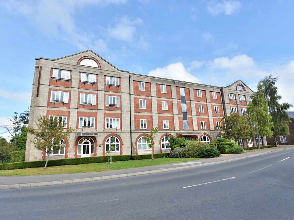 3 bed flat for sale in The Old Tannery, Downton, Salisbury, Wiltshire