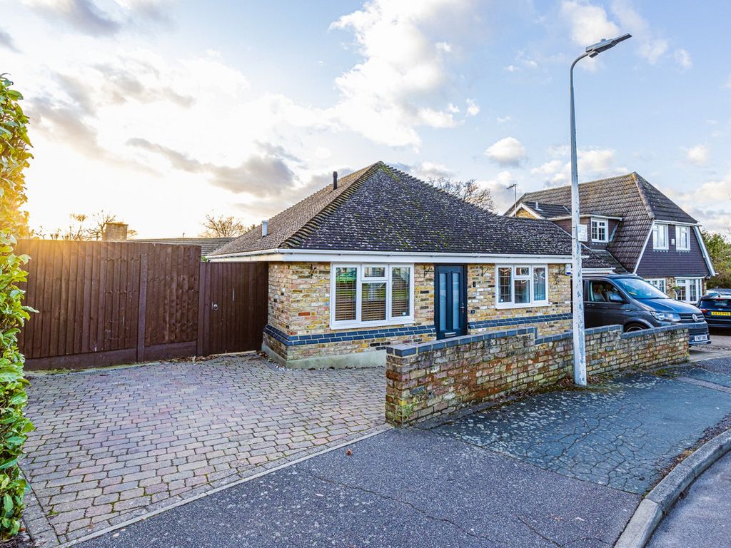 3 bed detached bungalow for sale in The Mullions, Billericay CM12 Zoopla