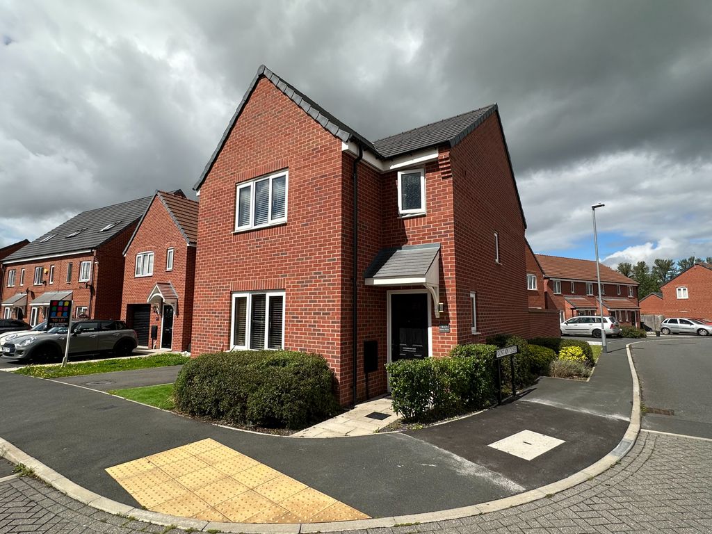 3 bed detached house for sale in Upton Drive, BurtonOnTrent DE14, £