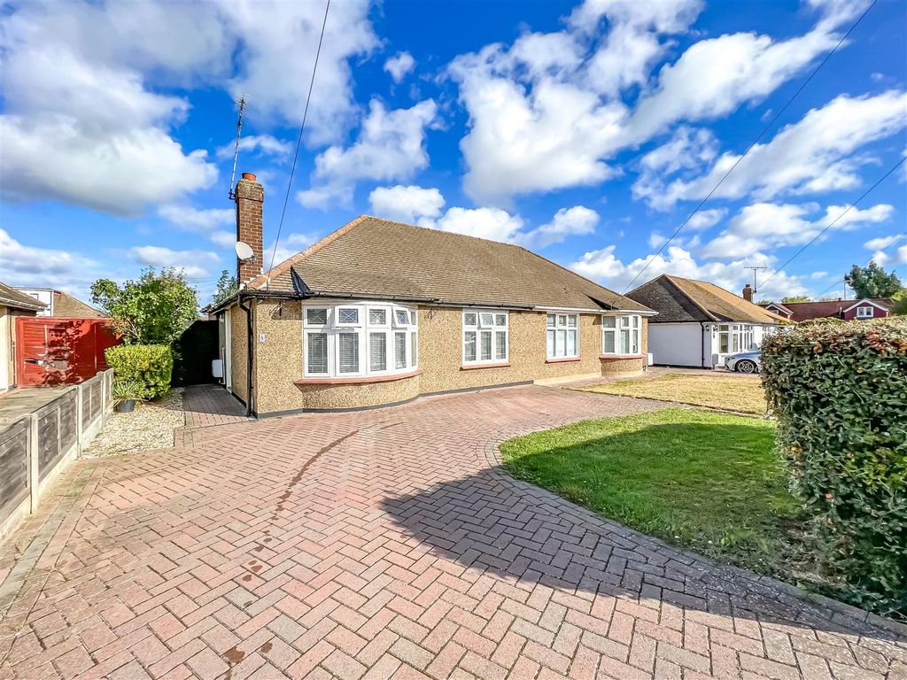 2 bed semidetached bungalow for sale in Cornhill Avenue, Hockley SS5