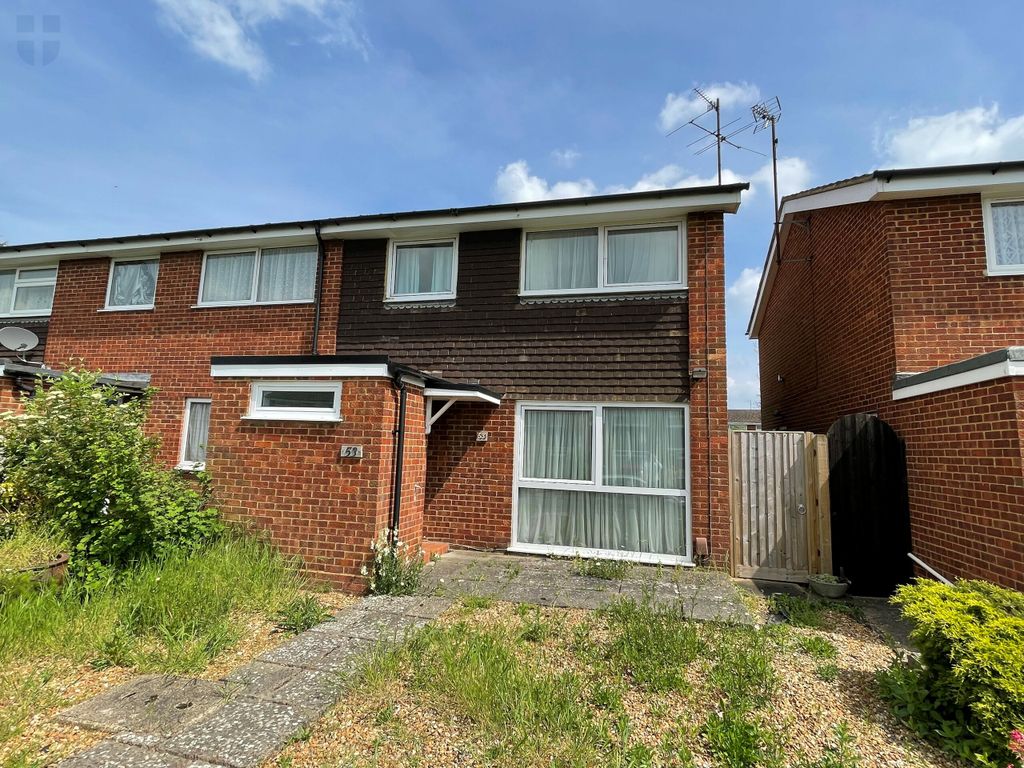 3 bed end terrace house for sale in Chaucer Drive, Aylesbury HP21, £
