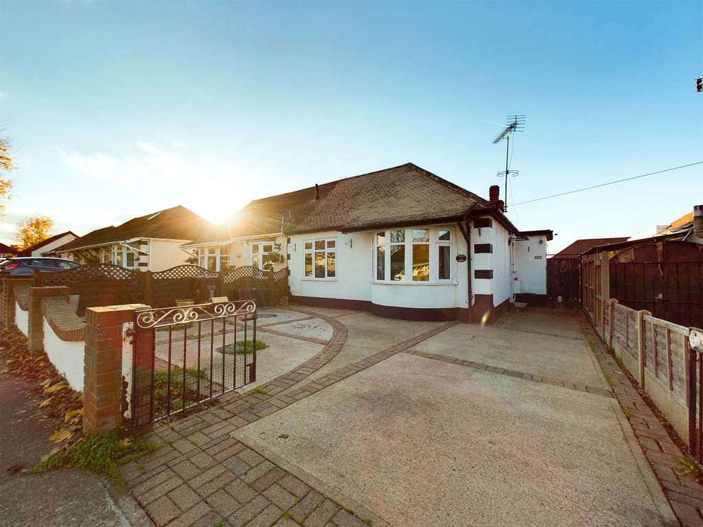 2 bed semidetached bungalow for sale in Southwold Crescent, Benfleet