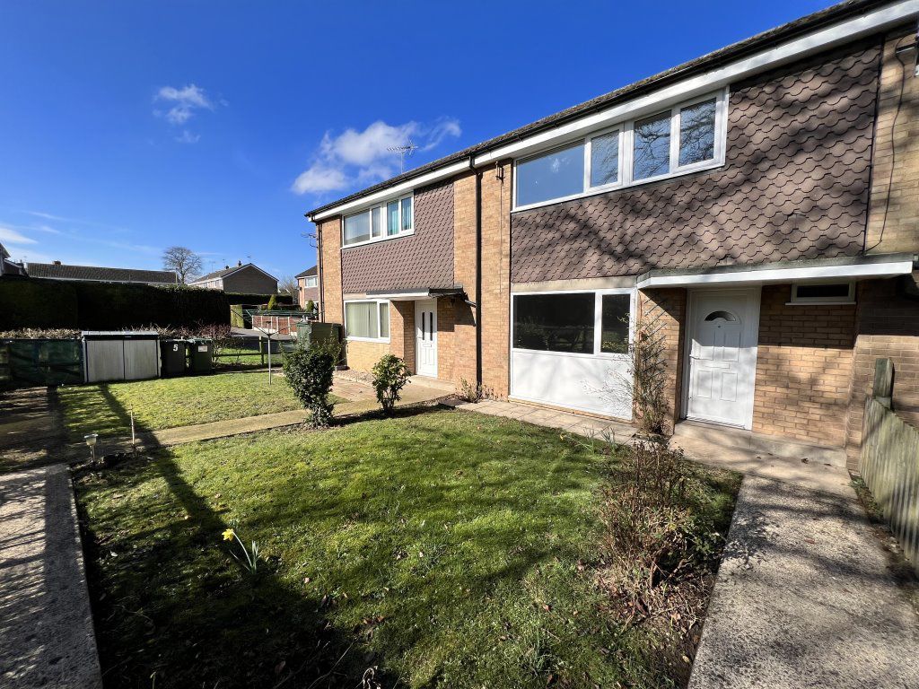 3 bed terraced house to rent in Beechwood Close, Sherburn In Elmet LS25