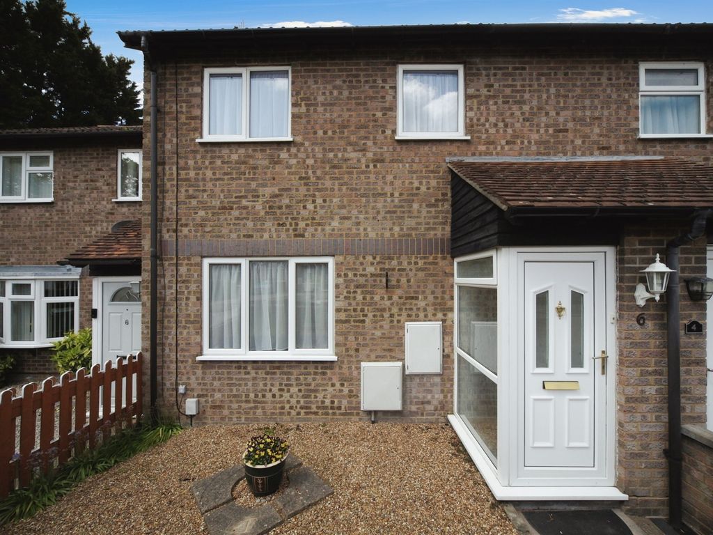 3 bed terraced house for sale in The Crest, Ridgeway Avenue, Dunstable