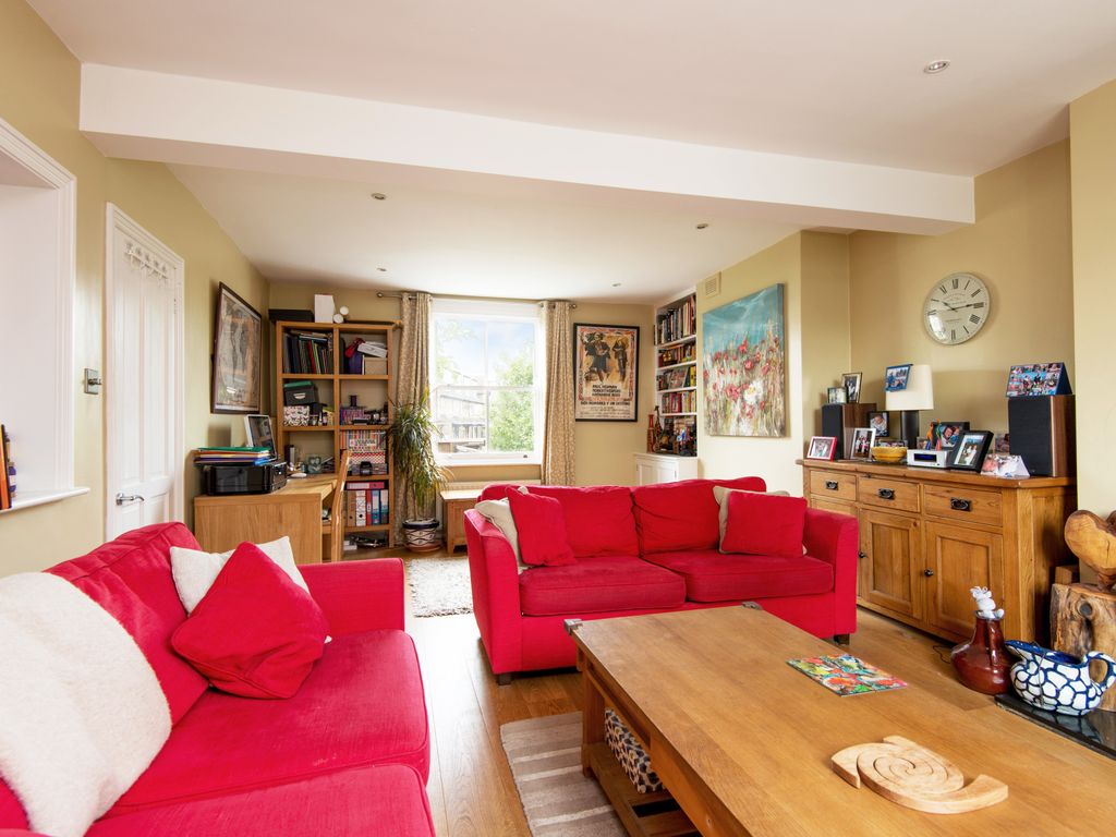 3 bed semidetached house to rent in Croston Street, London E8, £3,501