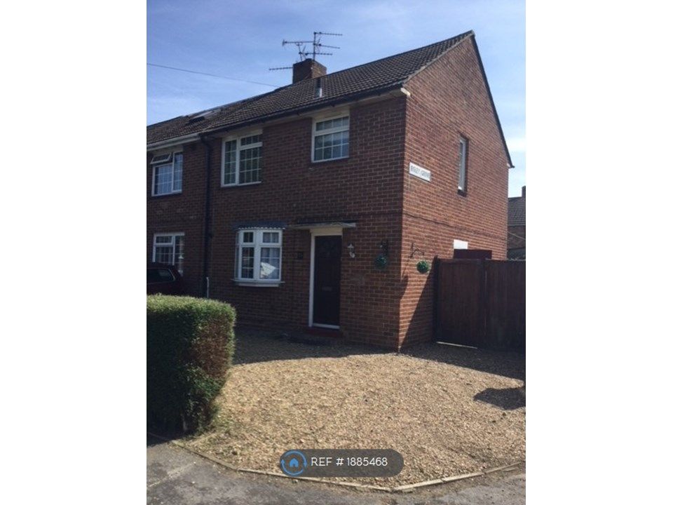 2 bed end terrace house to rent in Hazelholt Drive, Havant PO9, £1,200