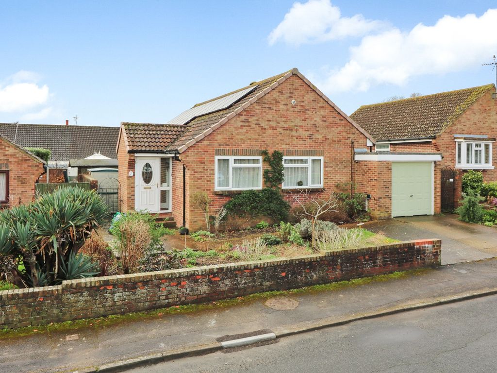 3 bed bungalow for sale in Green Acres, Eythorne, Dover, Kent CT15, £