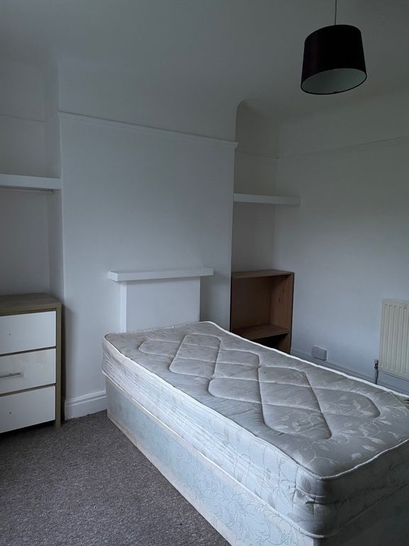 Block of flats to rent in Penygraig Road, Swansea SA1, £400 pcm Zoopla