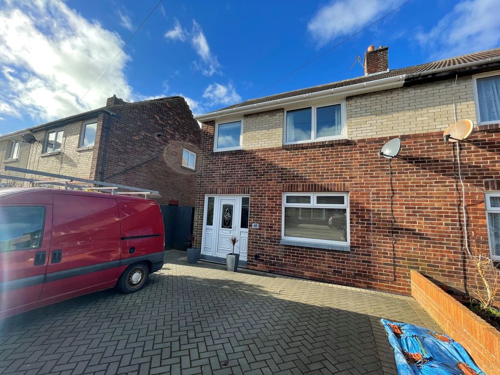 3 bed semidetached house for sale in Farrow Drive, Whitburn