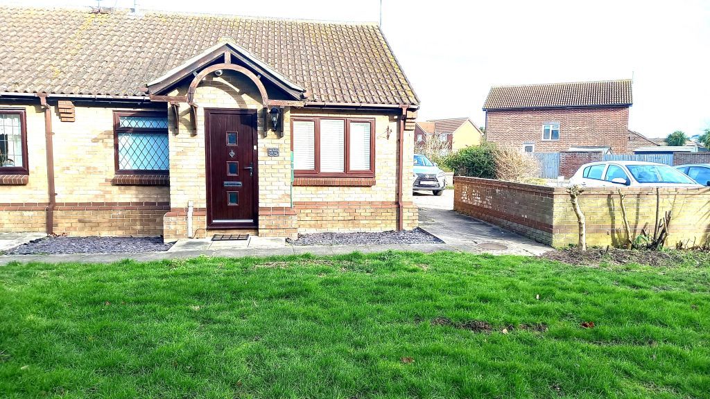 2 bed semidetached bungalow for sale in Lark Way, FrintonOnSea CO13, £226,000 Zoopla