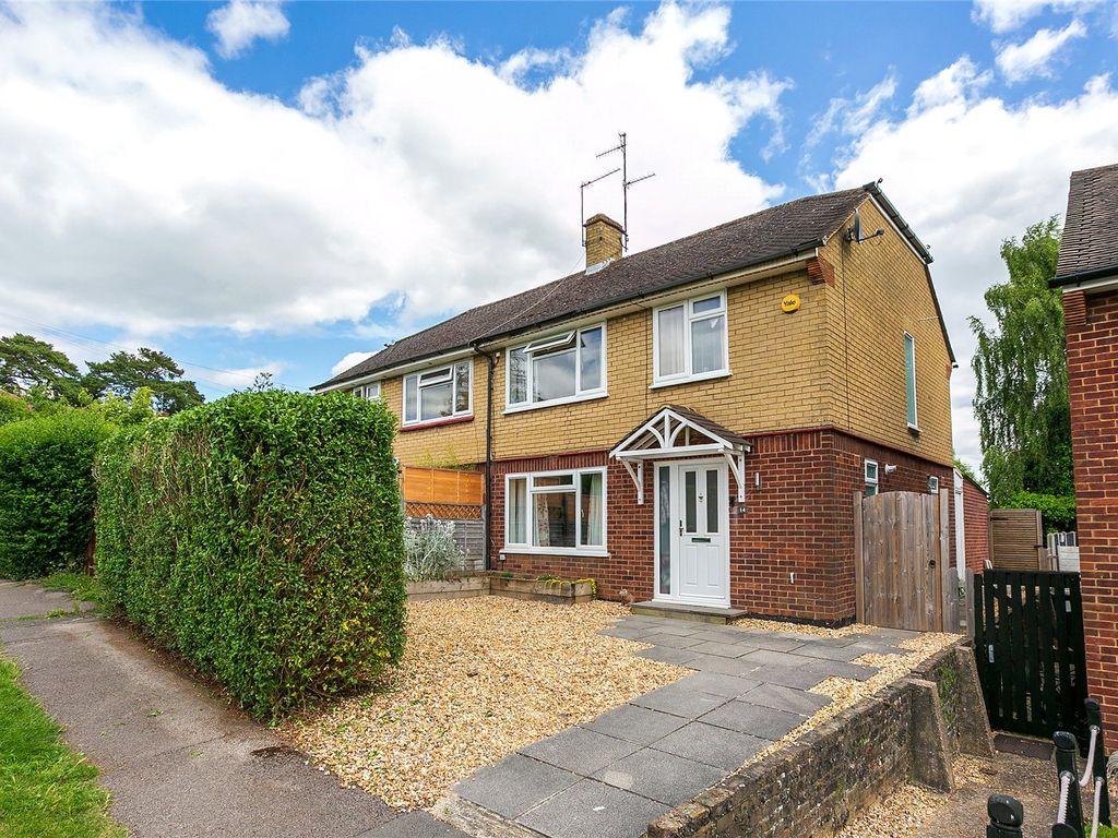 3 bed semidetached house for sale in Pinfold Road, Bushey