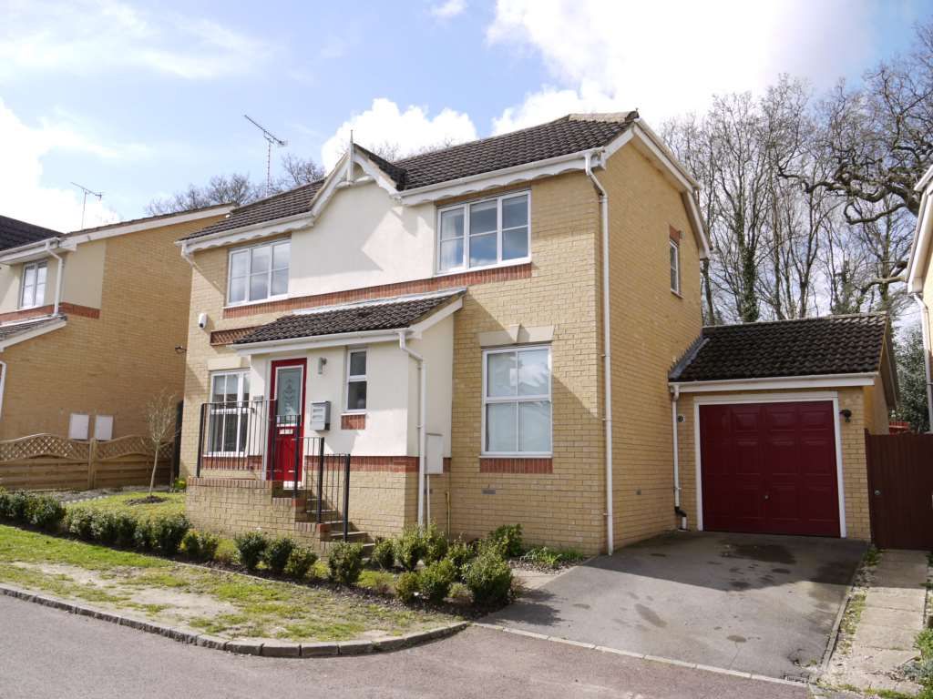 3 bed detached house to rent in Neuman Crescent, Bracknell RG12 Zoopla
