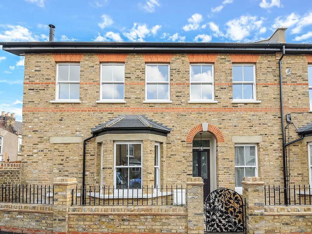 Oglander Road, London SE15