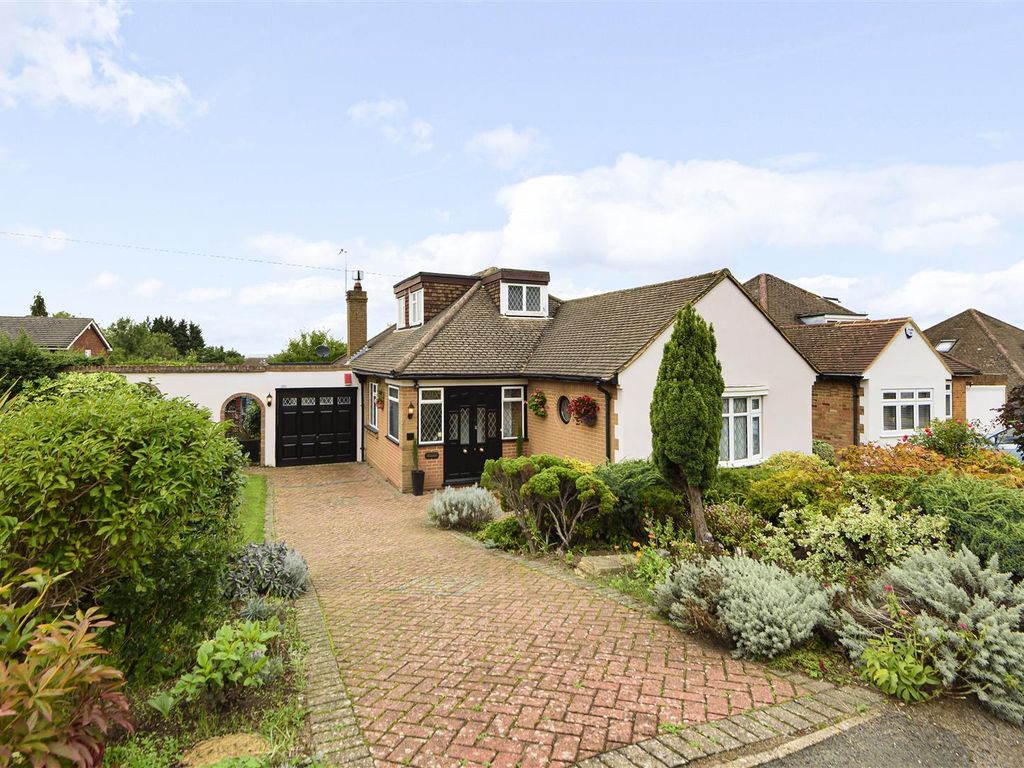 3 bed detached bungalow for sale in Clarks Mead, Bushey WD23 Zoopla