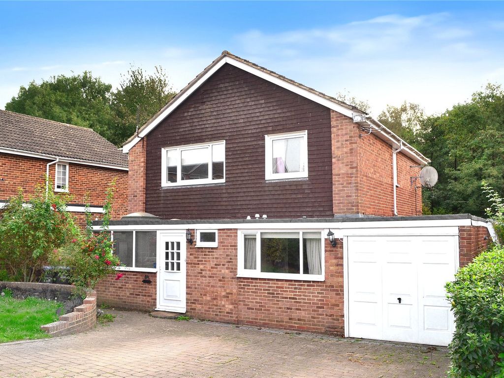 4 bed detached house for sale in East Grinstead, West Sussex RH19, £