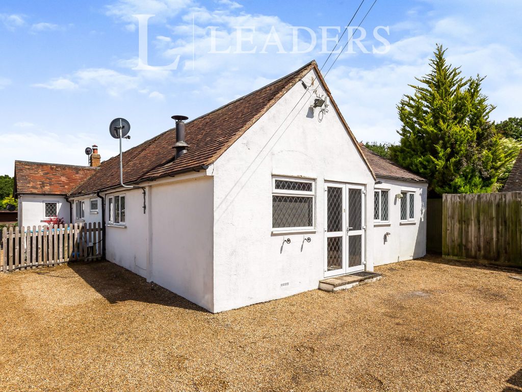 1 bed semidetached house to rent in London Road, Felbridge, East Grinstead RH19, £1,200 pcm