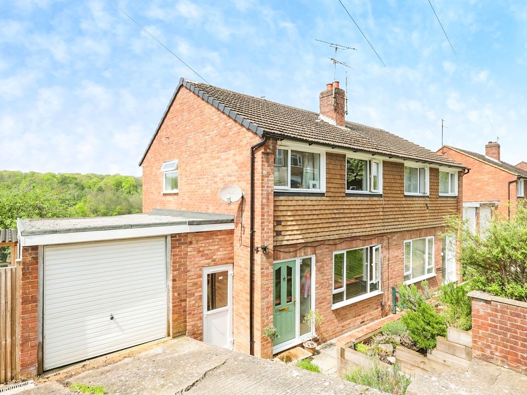 3 bed semidetached house for sale in Arundel Road, High HP12