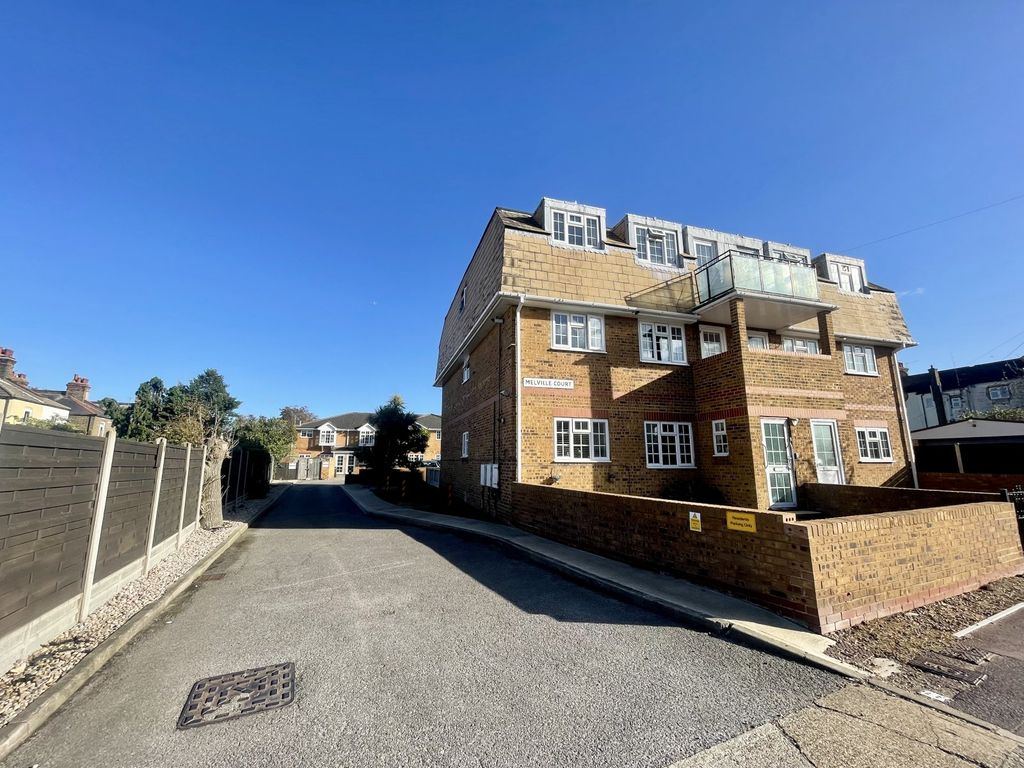 2 bed flat for sale in Victoria Road, SouthendOnSea, Essex SS1, £