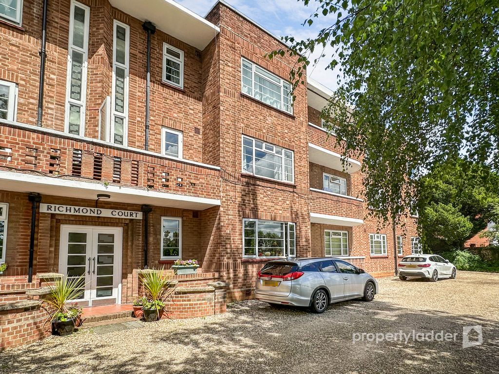 2 bed flat for sale in Yarmouth Road, Thorpe St. Andrew, Norwich NR7, £