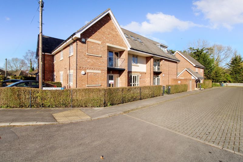 2 bed flat for sale in Grange View, Hazlemere, High HP15 Zoopla