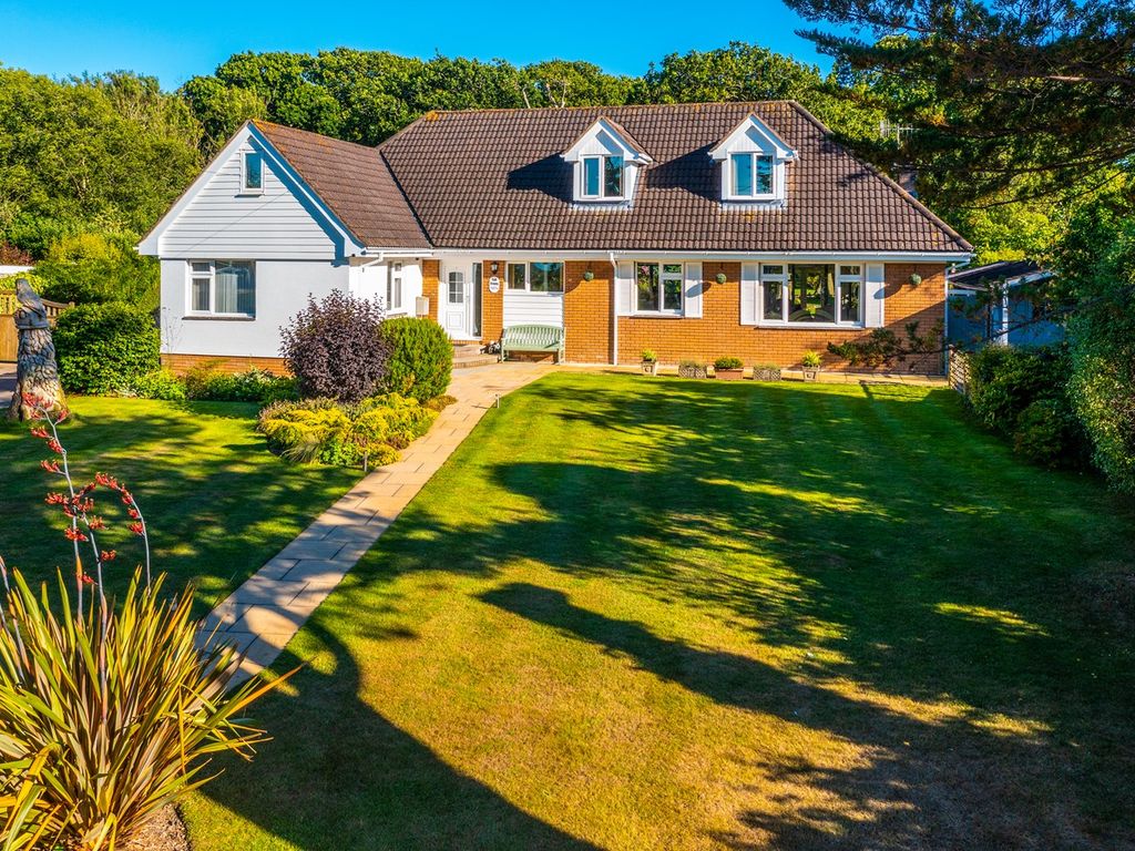 4 bed detached house for sale in Yelland Road, Fremington, Barnstaple