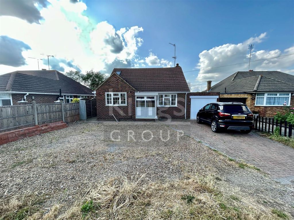 3 bed detached bungalow for sale in Pick Hill, Waltham Abbey EN9 Zoopla