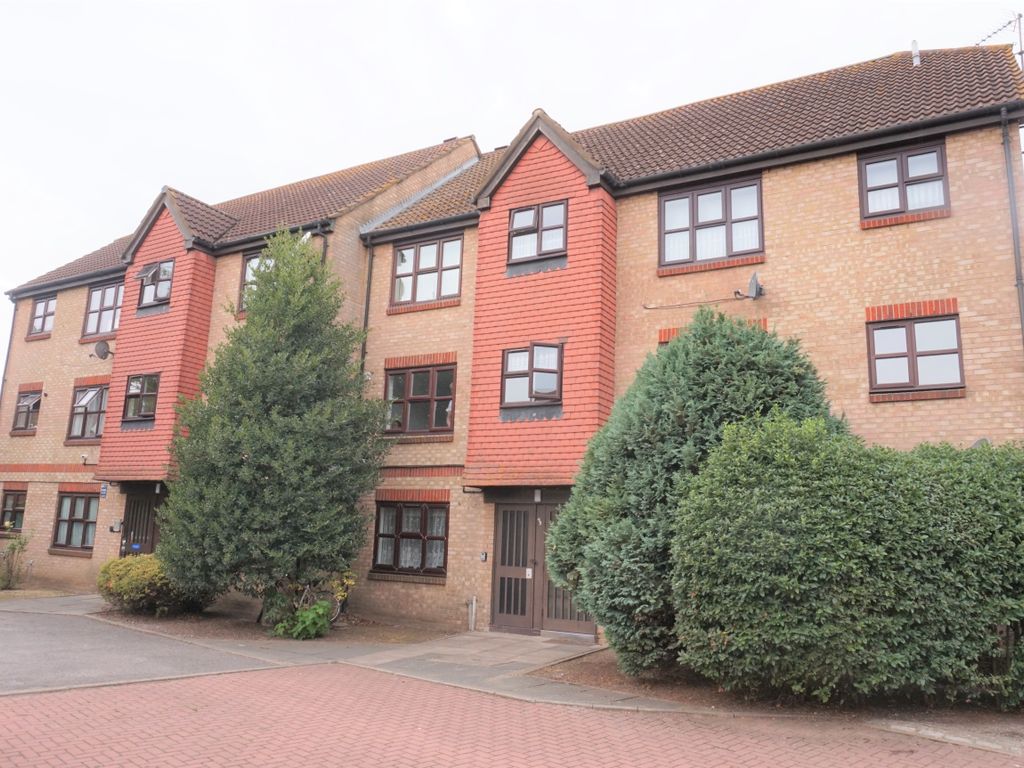 2 bed flat to rent in Turnstone Court, Plaistow, London E13, £1,700 pcm