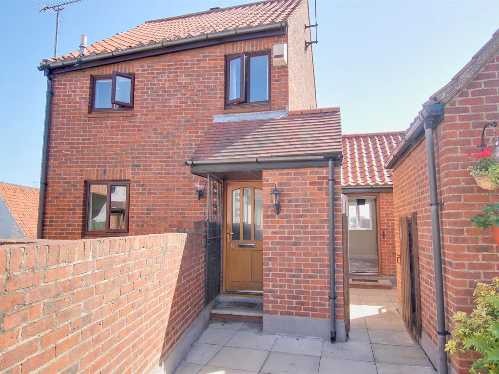 2 bed town house for sale in Sylvester Court, Beverley HU17 Zoopla