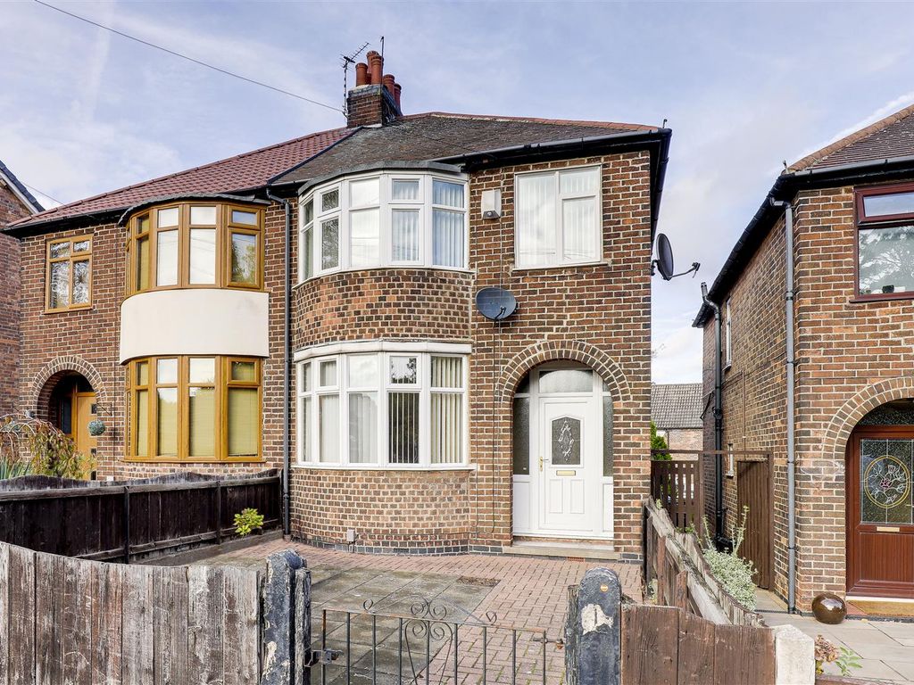 3 bed semidetached house for sale in Carlton Hill, Carlton