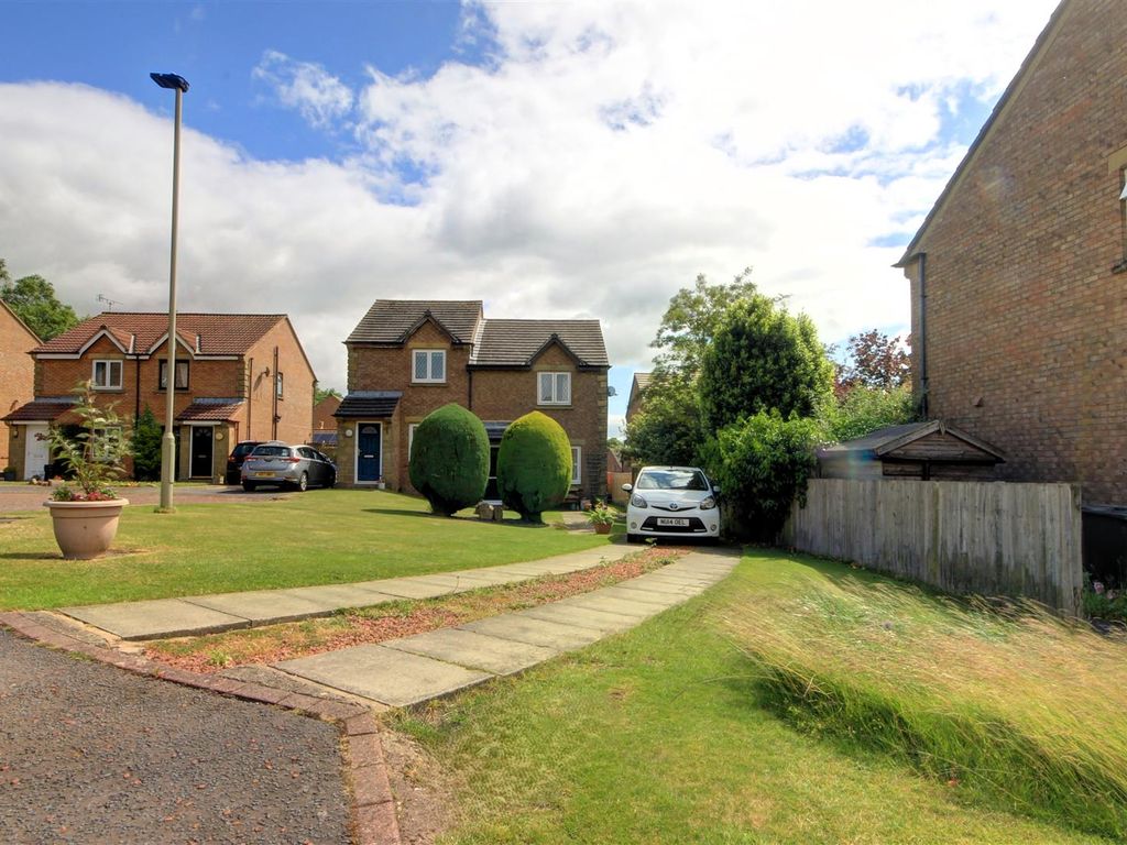 3 bed semidetached house for sale in Ducket Close, Richmond DL10, £