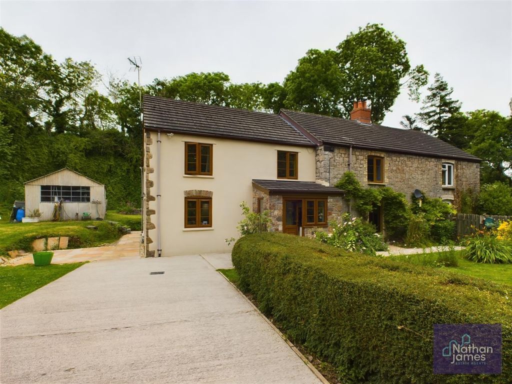 3 bed property for sale in Woodland Valley, Caerwent, Caldicot NP26, £