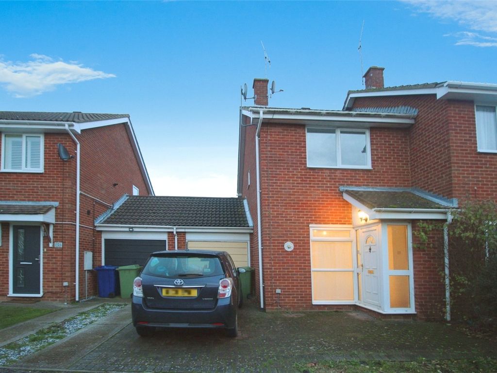 2 bed terraced house to rent in Volante Drive, Sittingbourne, Kent ME10