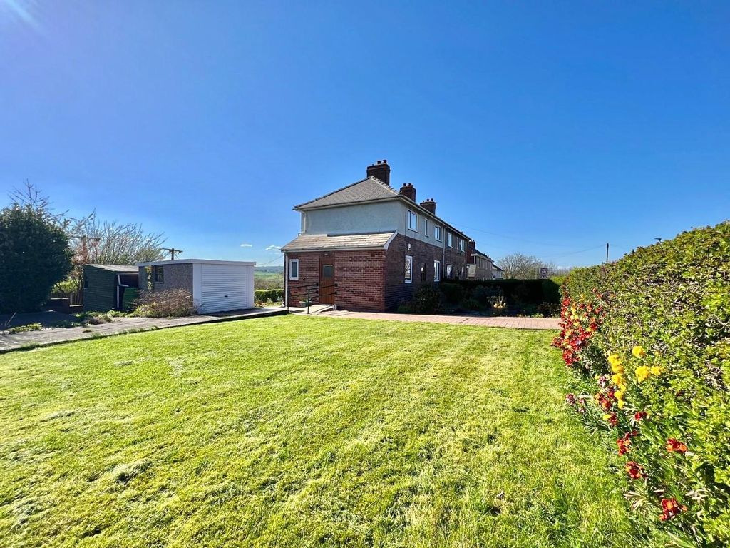 3 bed semidetached house for sale in Higham Common Road, Higham