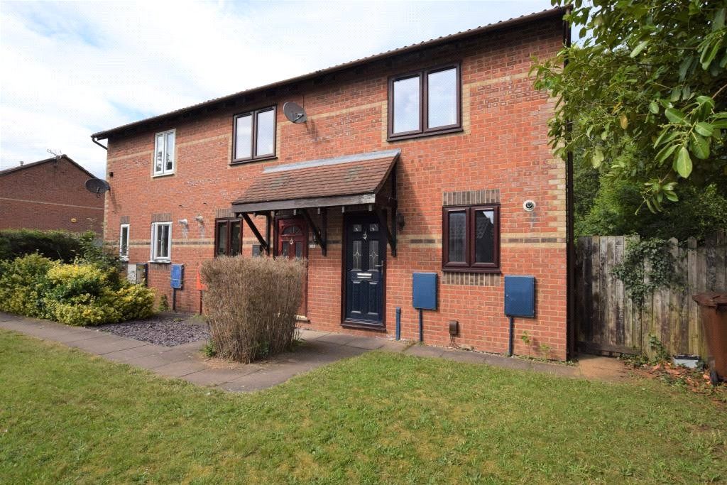 2 bed end terrace house to rent in Pine Close, Bicester, Oxfordshire