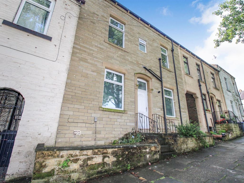 3 bed end terrace house to rent in Westcroft Road, Bradford BD7, £695