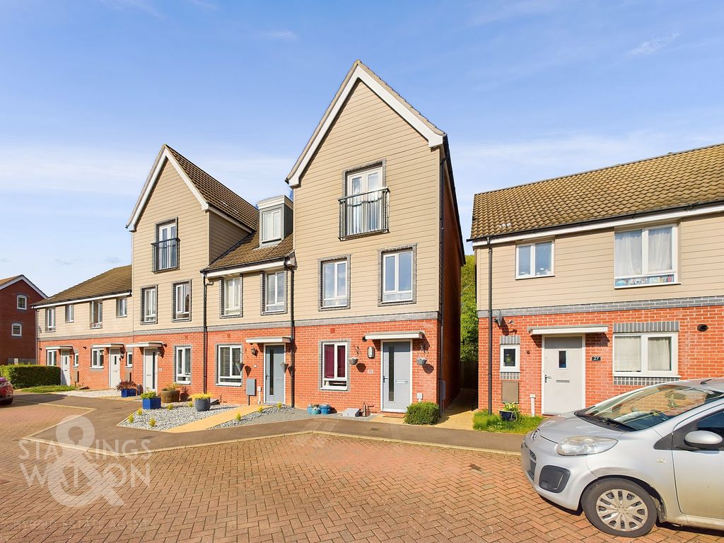 4 bed end terrace house for sale in Redpoll Road, Queens Hill, Norwich NR8, £290,000 Zoopla