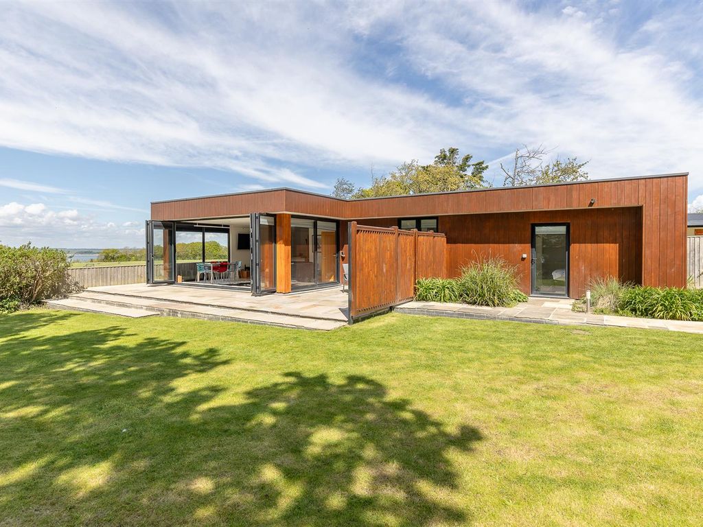 2 bed chalet for sale in Baring Road, Cowes PO31, £389,500 Zoopla