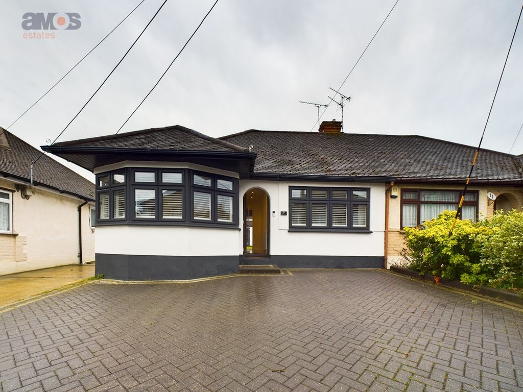 2 bed semidetached bungalow for sale in Broad Walk, Hockley SS5 Zoopla