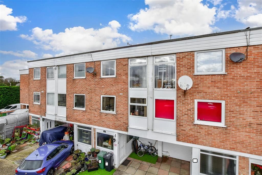 4 bed town house for sale in Cranbourne Close, Horley, Surrey RH6, £