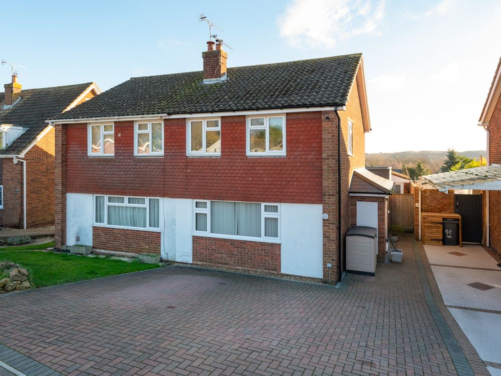 4 bed semidetached house for sale in Cedar Road, Sturry, Canterbury