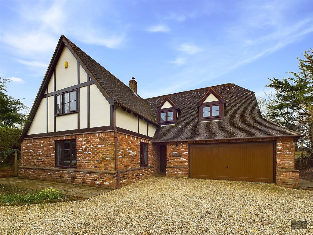 4 bed detached house for sale in Badger Close, Exeter EX2, £600,000