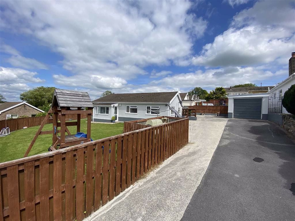 3 bed detached bungalow for sale in Maes Dolau, Idole, Carmarthen SA32