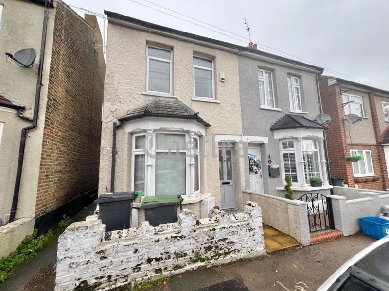 3 bed semidetached house for sale in Rounton Road, Waltham Abbey