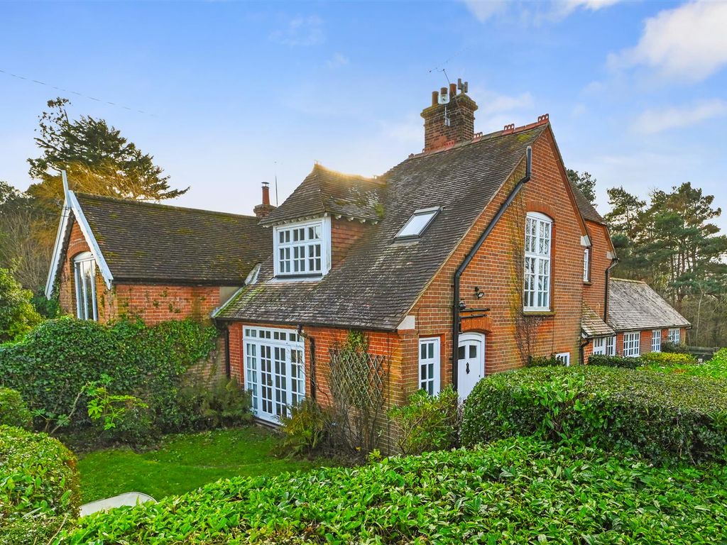 4 bed semidetached house for sale in Harkstead, Ipswich IP9, £550,000