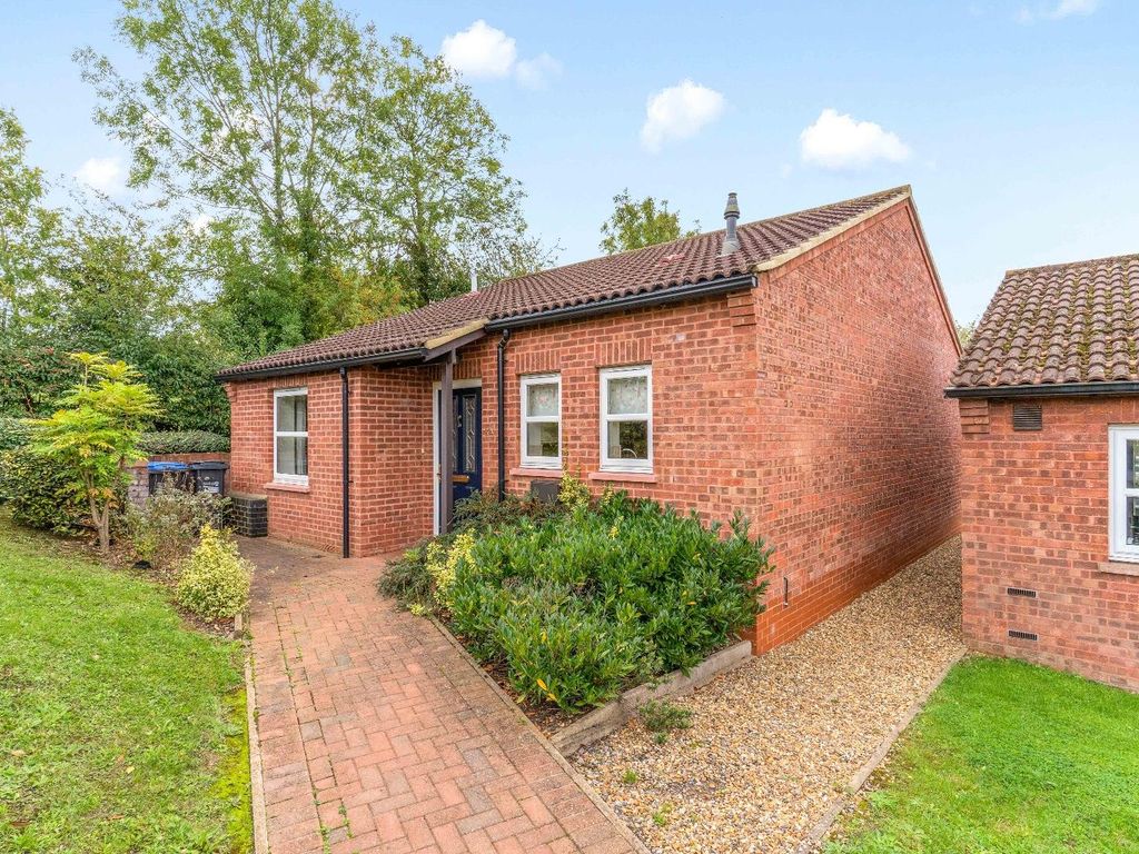 2 bed detached bungalow for sale in South Drive, Cuffley, Potters Bar