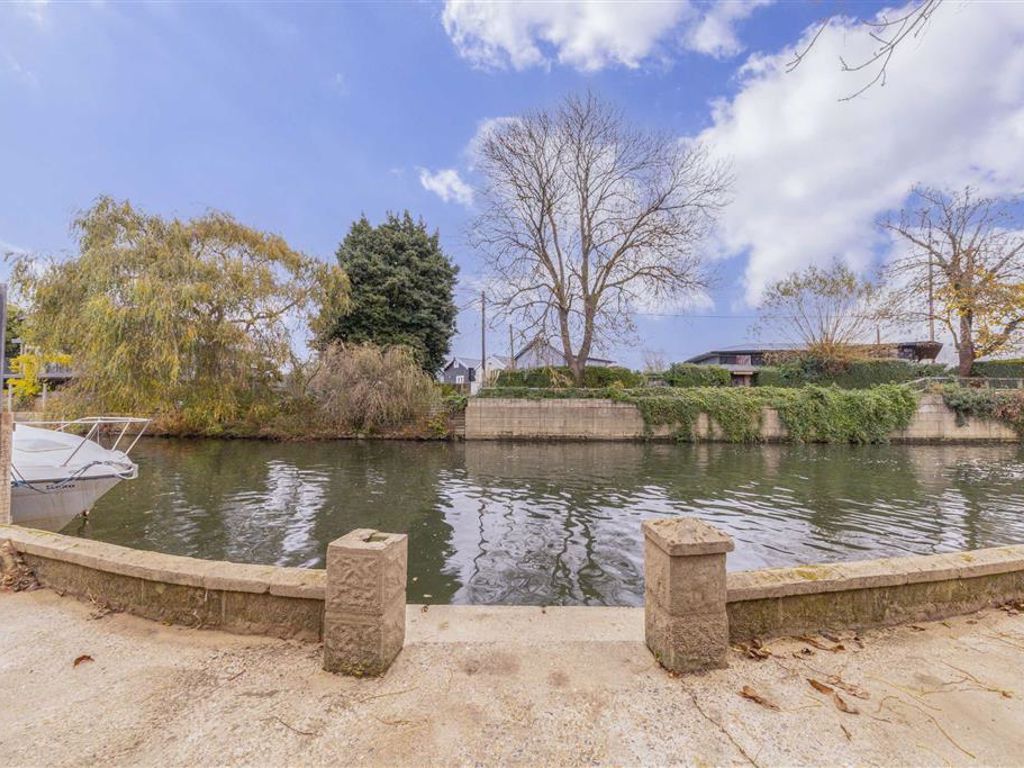 4 bed bungalow for sale in The Creek, SunburyOnThames TW16 Zoopla