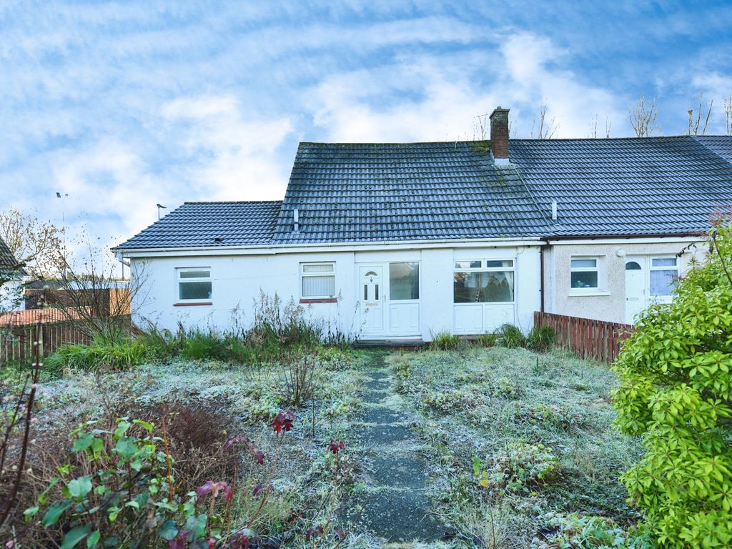 3 bed end terrace house for sale in Hawthorn Court, Kilwinning KA13, £