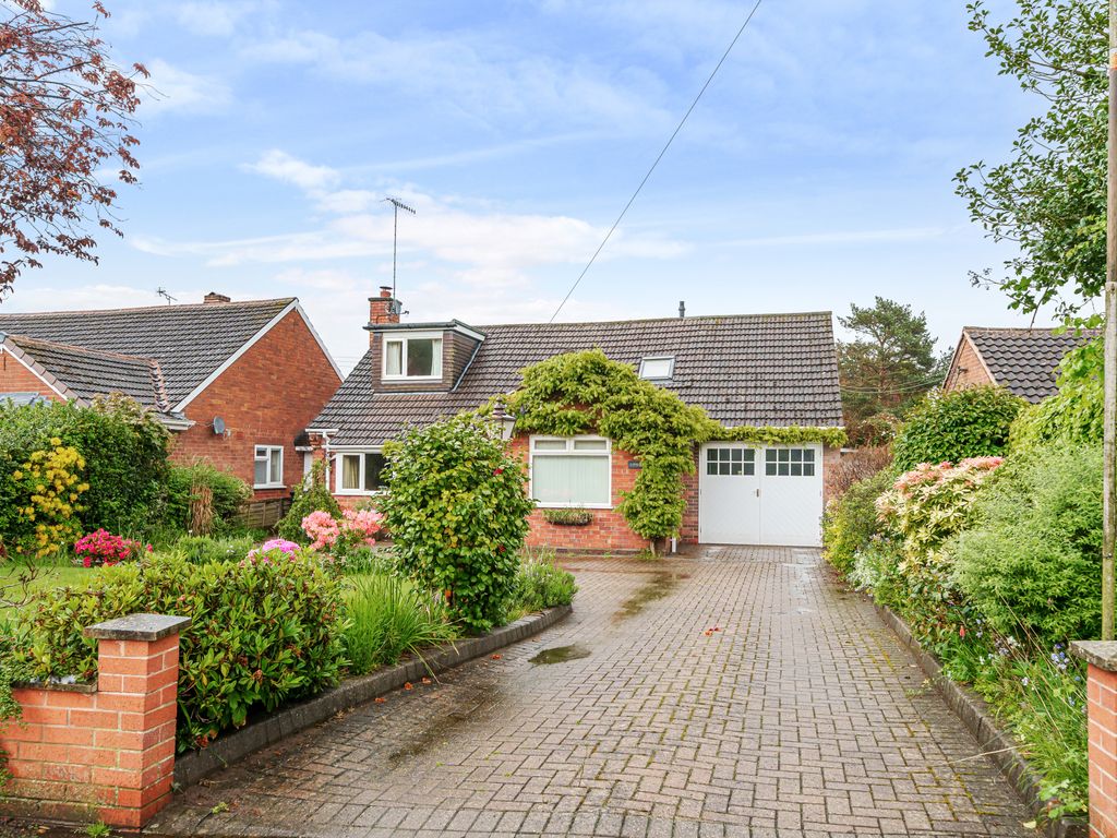 2 bed detached bungalow for sale in Waresley Road, Hartlebury